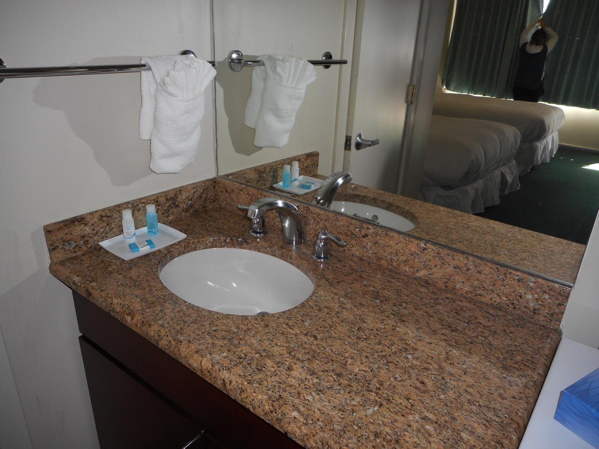 Highlander Motor Inn Арлингтън Екстериор снимка