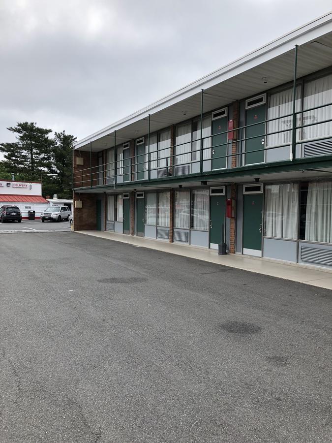 Highlander Motor Inn Арлингтън Екстериор снимка